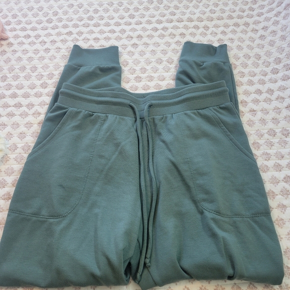 Target Green fleece jogger pants - Picture 2 of 3